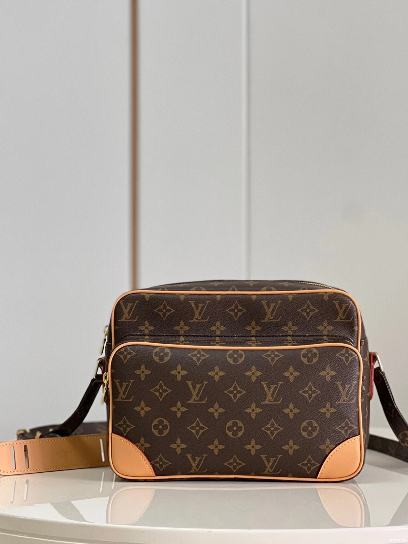 WIS MESSENGER LOUIS VUITTON 0724